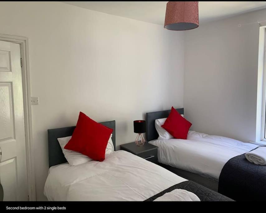 Wv1 Budget Contractor Stays- 5 Beds - Discounts Ok Wolverhampton Extérieur photo
