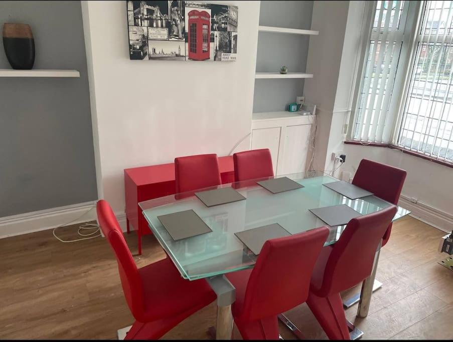 Wv1 Budget Contractor Stays- 5 Beds - Discounts Ok Wolverhampton Extérieur photo