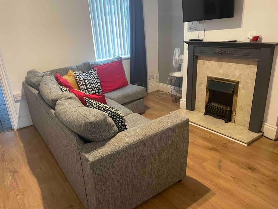 Wv1 Budget Contractor Stays- 5 Beds - Discounts Ok Wolverhampton Extérieur photo