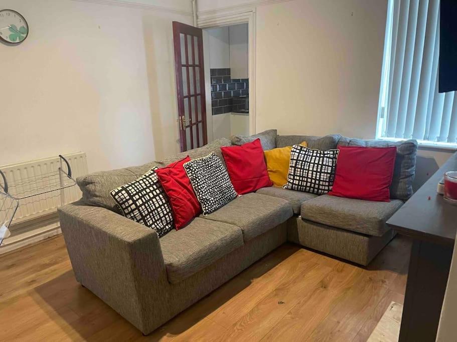 Wv1 Budget Contractor Stays- 5 Beds - Discounts Ok Wolverhampton Extérieur photo